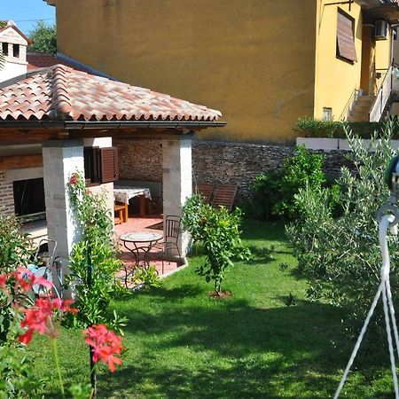Holiday House Arena Pula Bagian luar foto