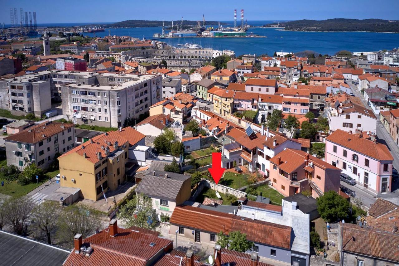 Holiday House Arena Pula Bagian luar foto