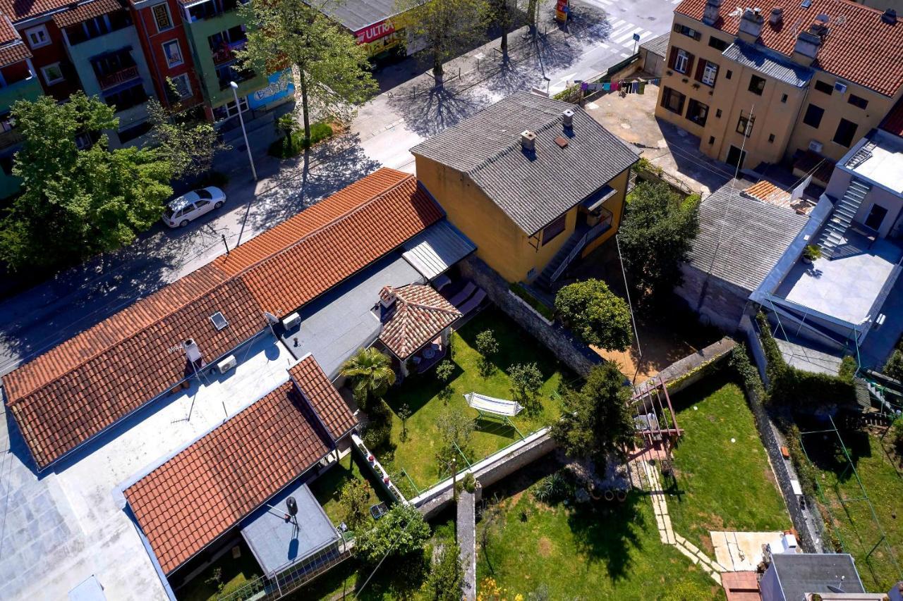 Holiday House Arena Pula Bagian luar foto