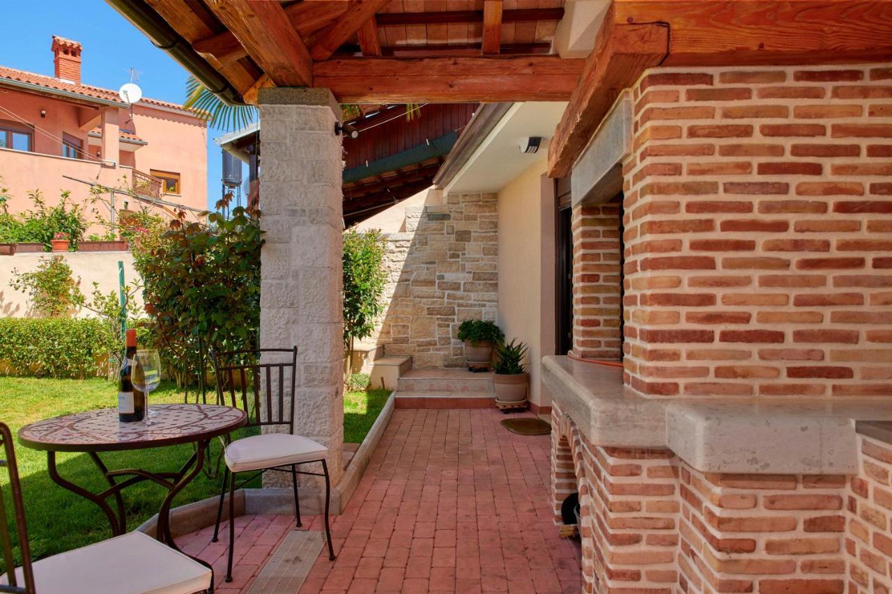 Holiday House Arena Pula Bagian luar foto