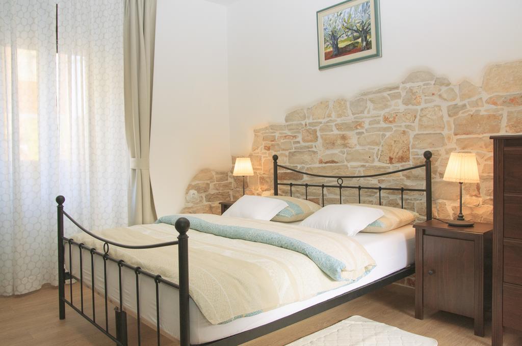 Holiday House Arena Pula Bagian luar foto
