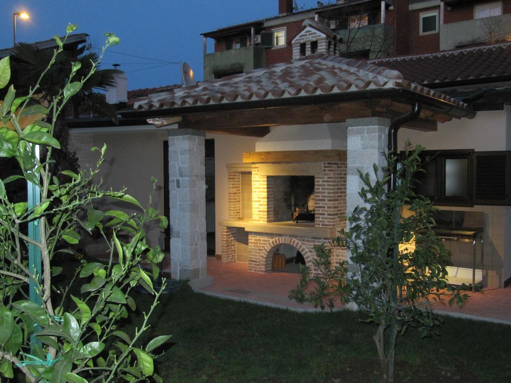 Holiday House Arena Pula Bagian luar foto