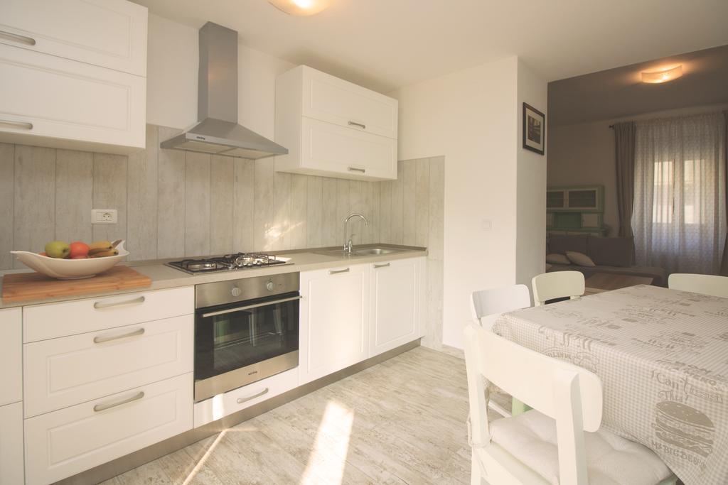 Holiday House Arena Pula Bagian luar foto
