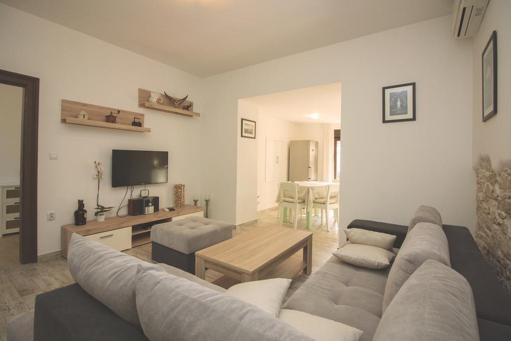 Holiday House Arena Pula Bagian luar foto