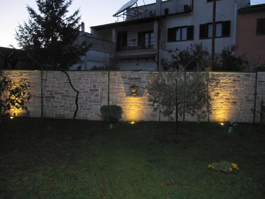 Holiday House Arena Pula Bagian luar foto