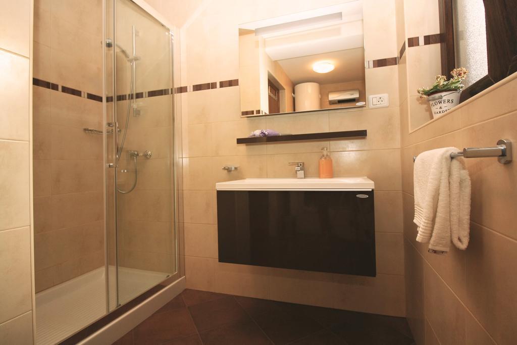 Holiday House Arena Pula Bagian luar foto