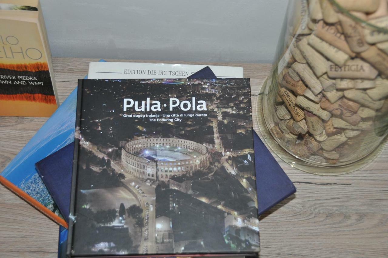 Holiday House Arena Pula Bagian luar foto