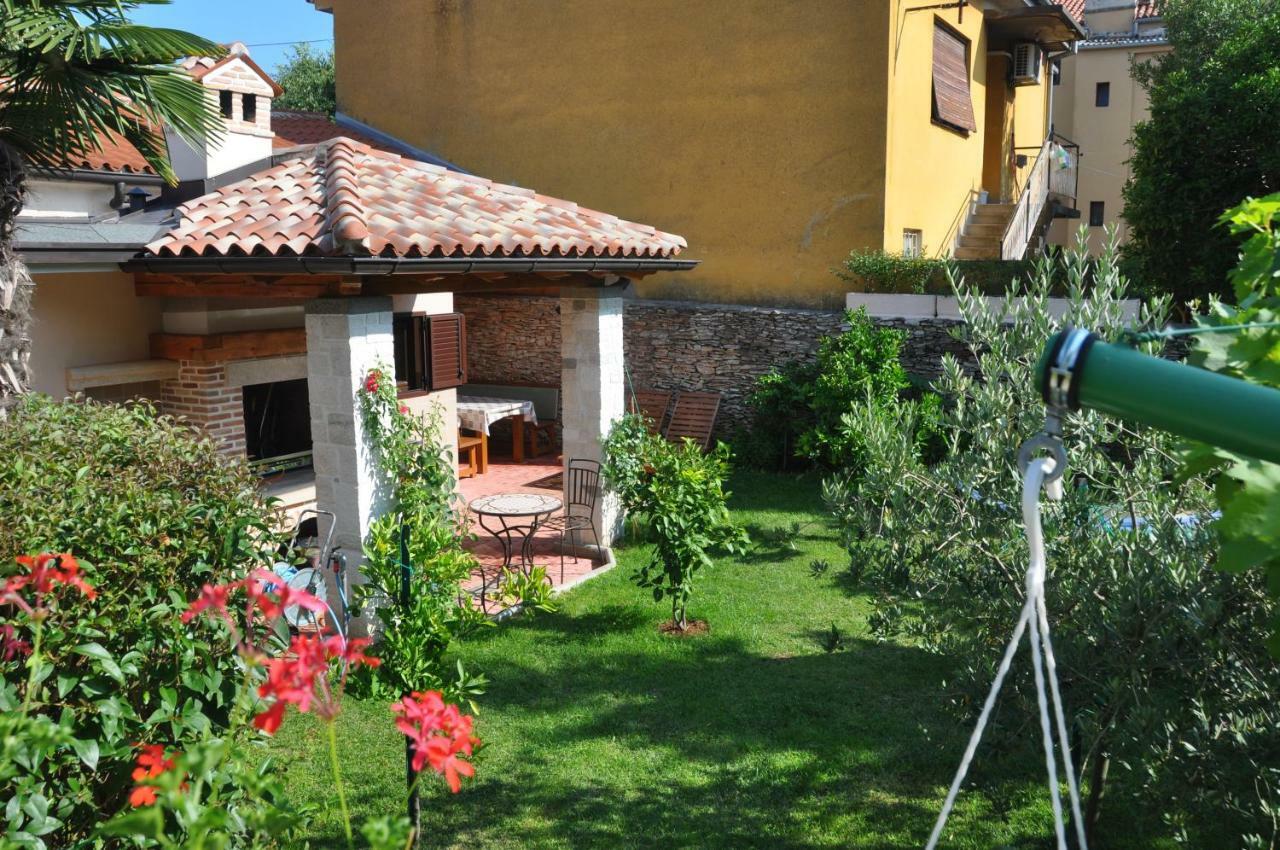 Holiday House Arena Pula Bagian luar foto