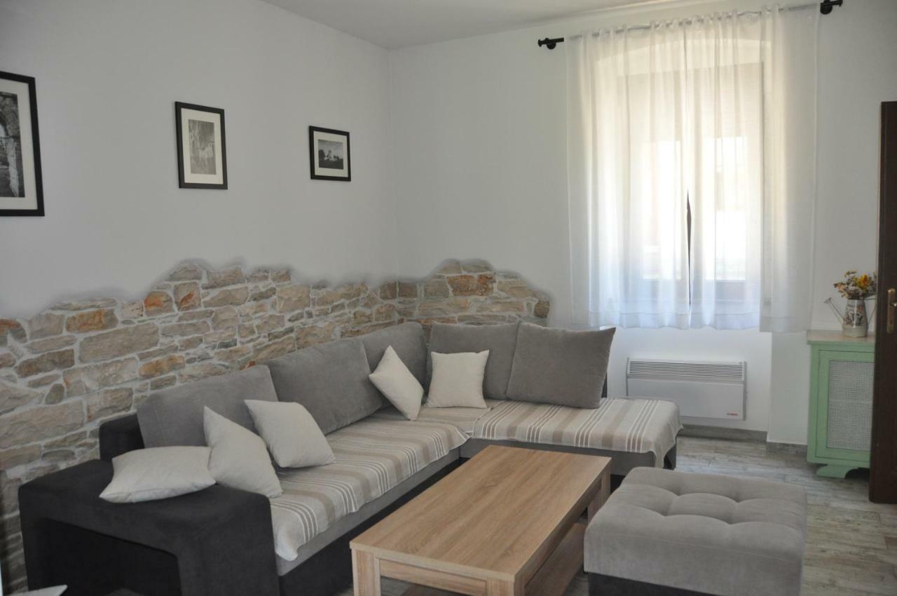 Holiday House Arena Pula Bagian luar foto