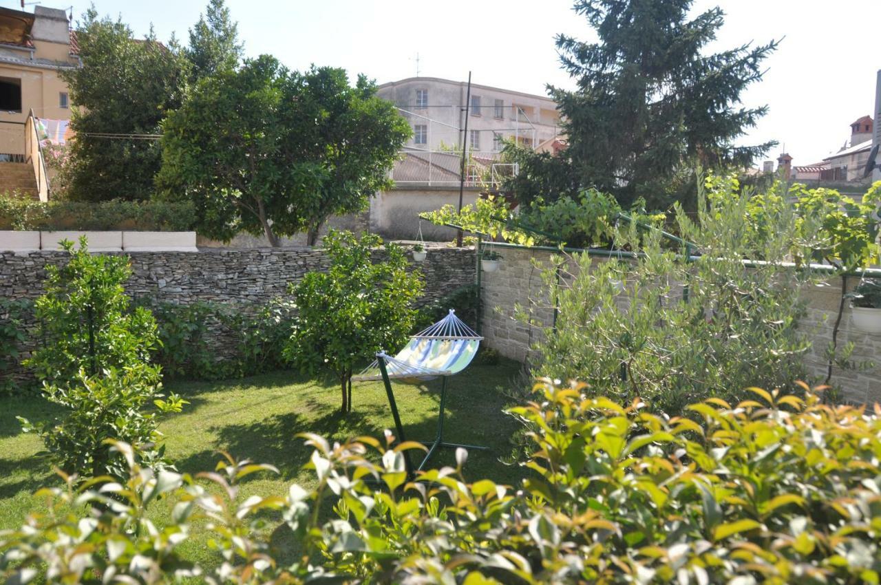 Holiday House Arena Pula Bagian luar foto